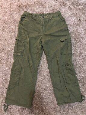 Women’s Olive Cargo Pants with Multiple Utility Pockets